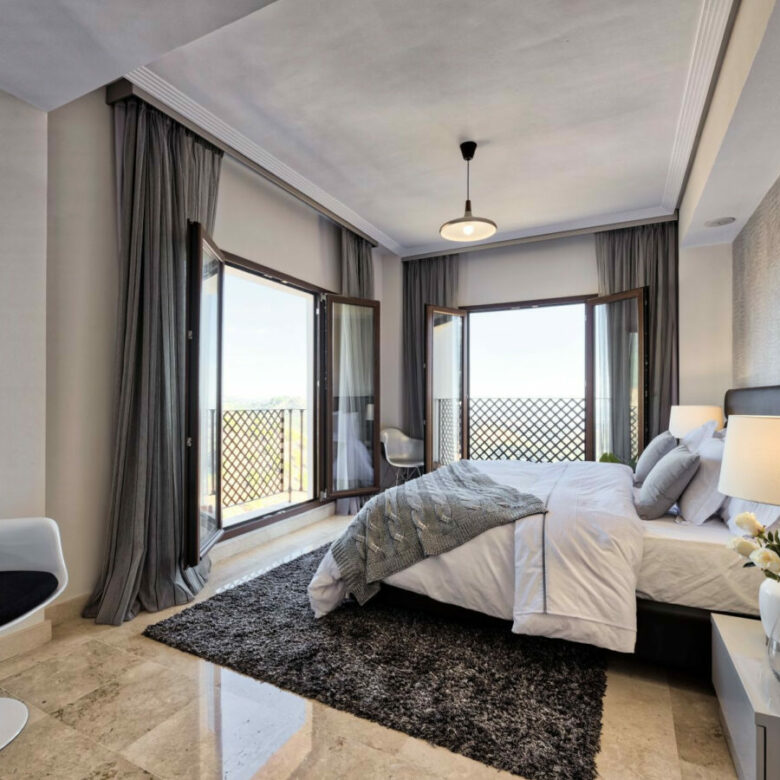 FOR SALE 🏡 Spacious Villa in 24h Gated Community – Benahavís Hills, Benahavís
