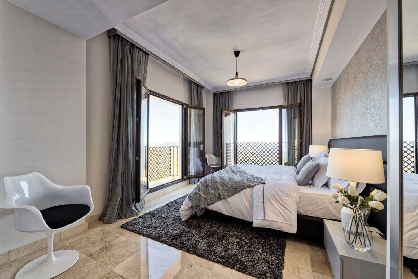 FOR SALE 🏡 Spacious Villa in 24h Gated Community – Benahavís Hills, Benahavís