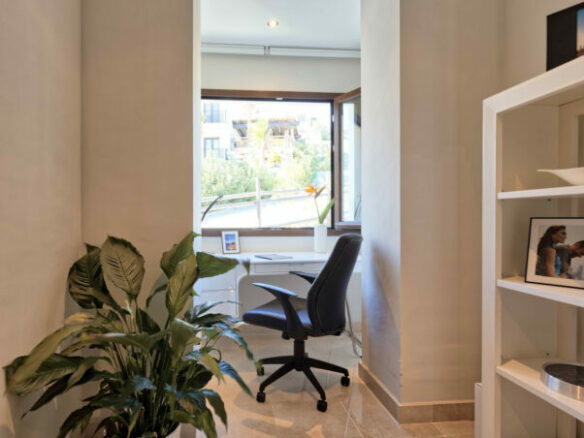 FOR SALE 🏡 Spacious Villa in 24h Gated Community – Benahavís Hills, Benahavís