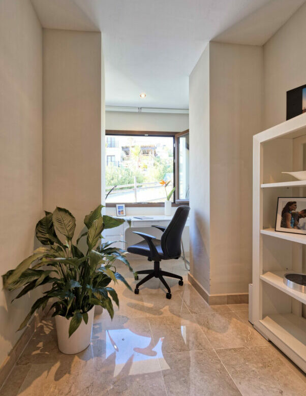 FOR SALE 🏡 Spacious Villa in 24h Gated Community – Benahavís Hills, Benahavís