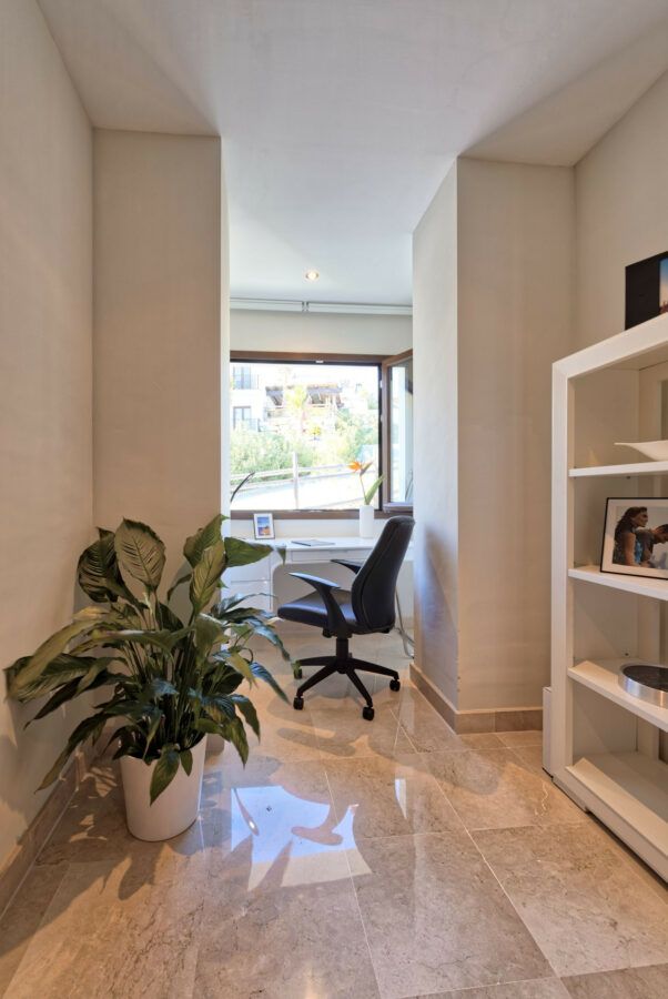 FOR SALE 🏡 Spacious Villa in 24h Gated Community – Benahavís Hills, Benahavís