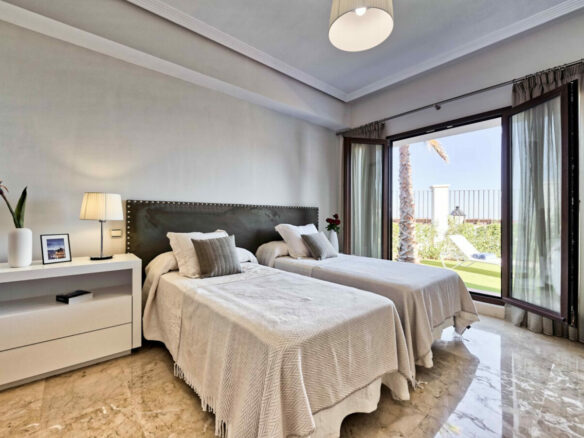 FOR SALE 🏡 Spacious Villa in 24h Gated Community – Benahavís Hills, Benahavís