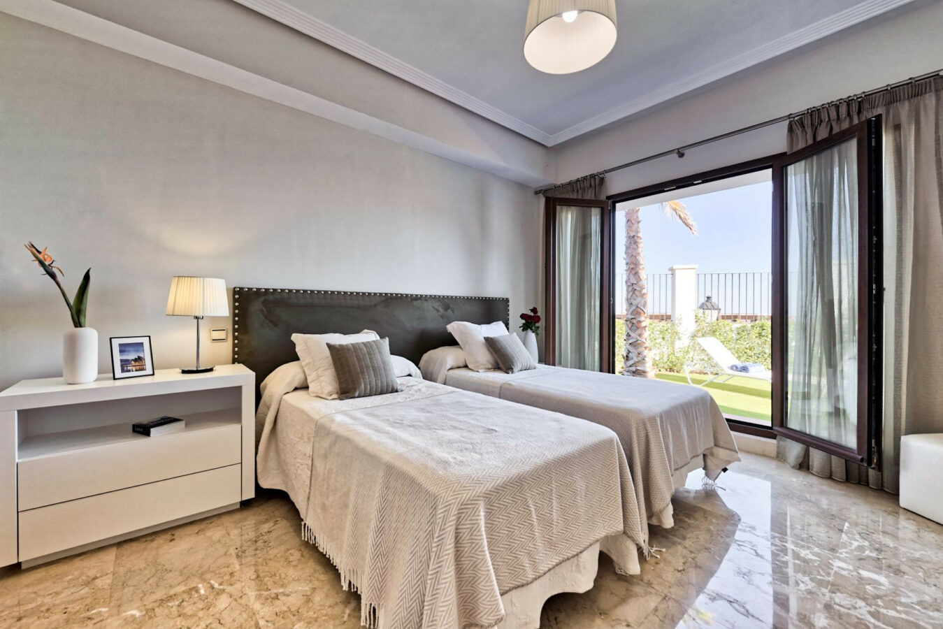 FOR SALE 🏡 Spacious Villa in 24h Gated Community – Benahavís Hills, Benahavís