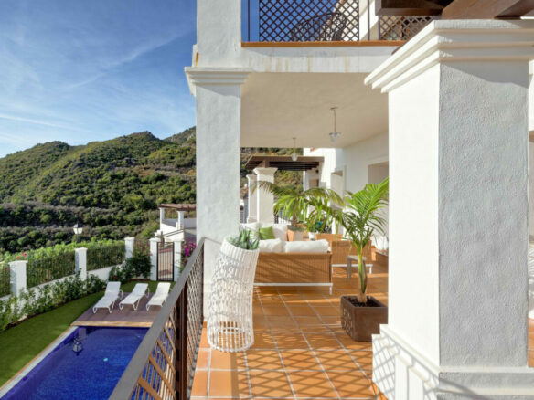 FOR SALE 🏡 Spacious Villa in 24h Gated Community – Benahavís Hills, Benahavís