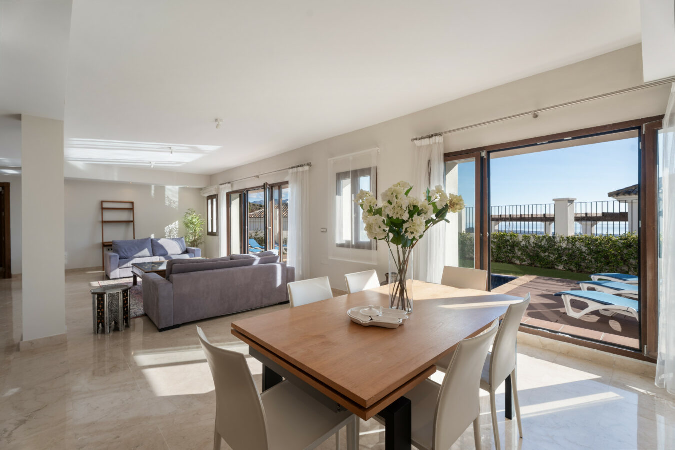 FOR SALE 🏡 Spacious Villa in 24h Gated Community – Benahavís Hills, Benahavís
