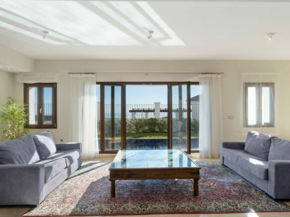 FOR SALE 🏡 Spacious Villa in 24h Gated Community – Benahavís Hills, Benahavís
