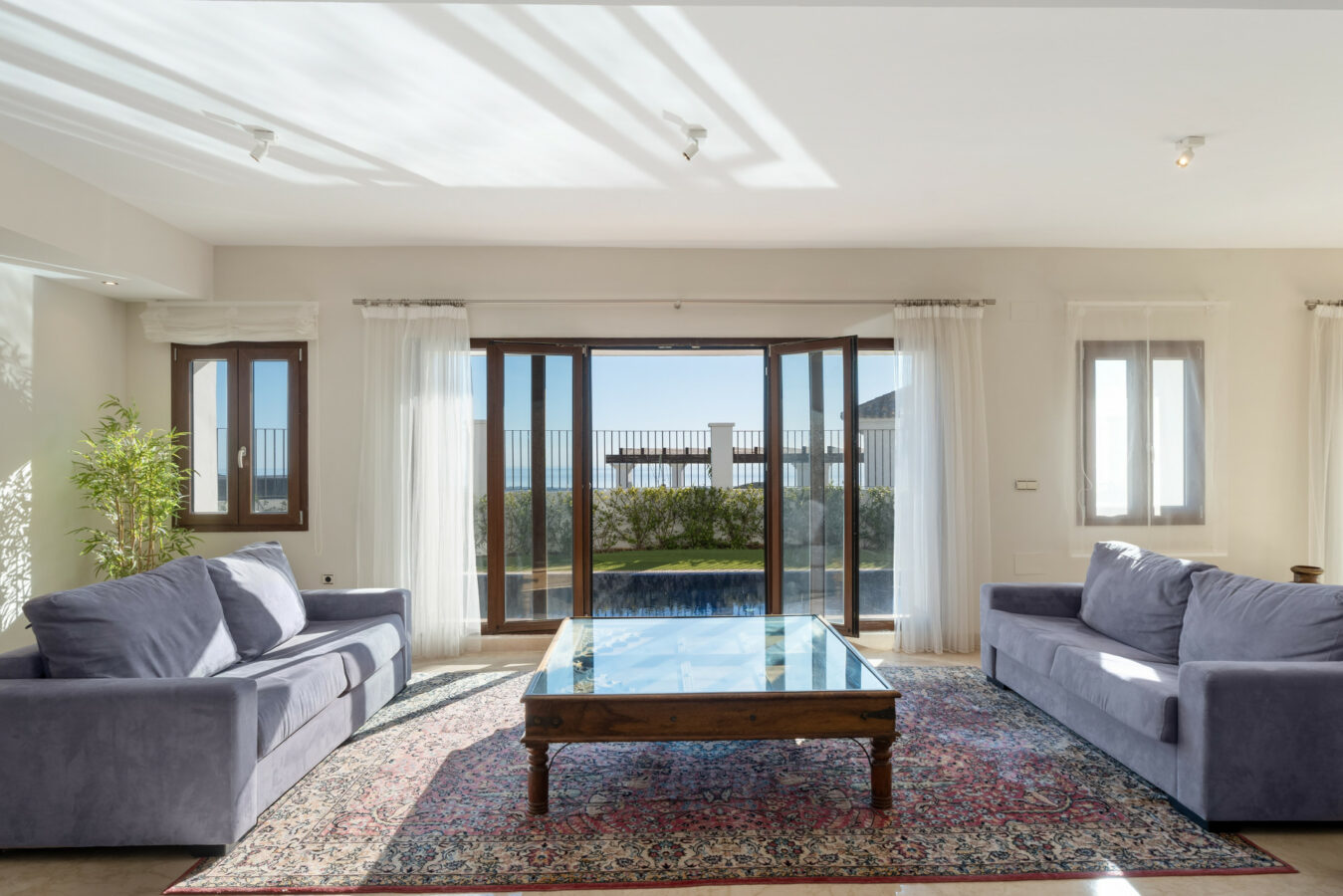 FOR SALE 🏡 Spacious Villa in 24h Gated Community – Benahavís Hills, Benahavís