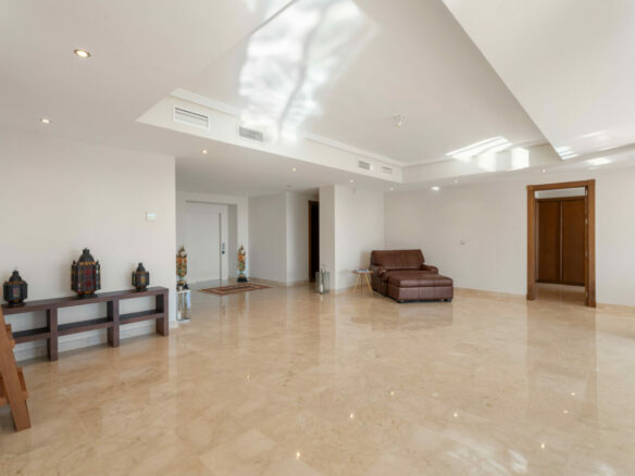 FOR SALE 🏡 Spacious Villa in 24h Gated Community – Benahavís Hills, Benahavís