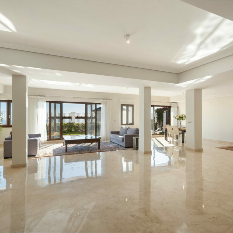FOR SALE 🏡 Spacious Villa in 24h Gated Community – Benahavís Hills, Benahavís