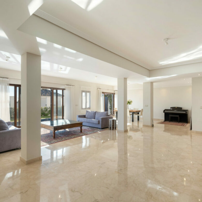 FOR SALE 🏡 Spacious Villa in 24h Gated Community – Benahavís Hills, Benahavís