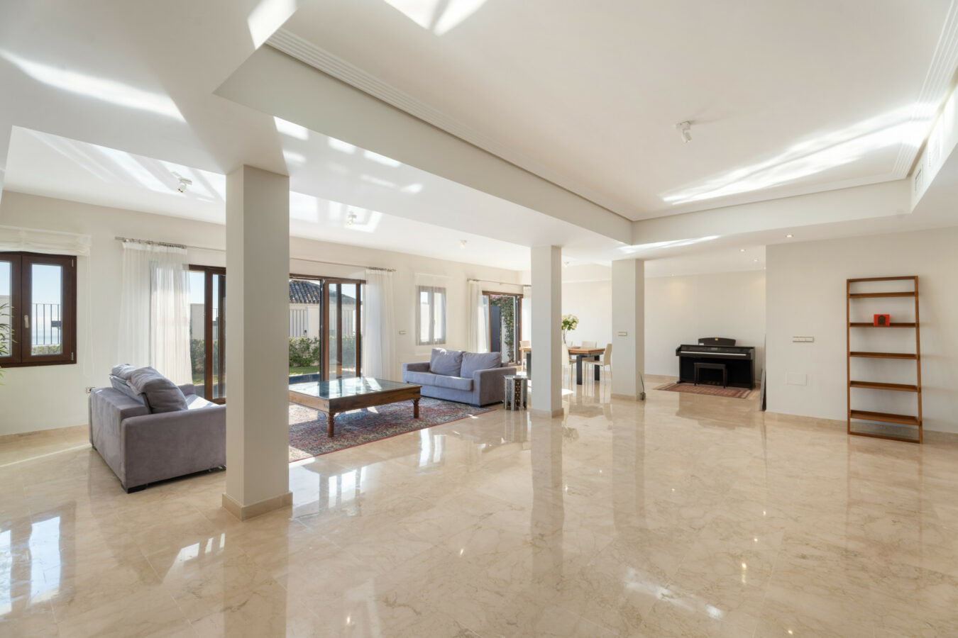 FOR SALE 🏡 Spacious Villa in 24h Gated Community – Benahavís Hills, Benahavís