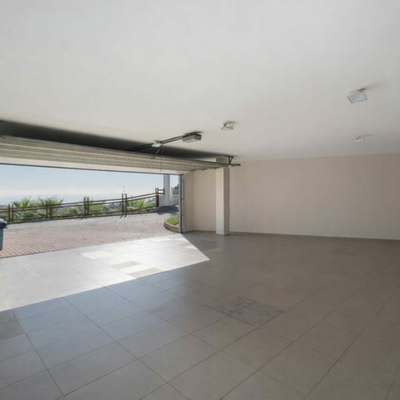 FOR SALE 🏡 Spacious Villa in 24h Gated Community – Benahavís Hills, Benahavís