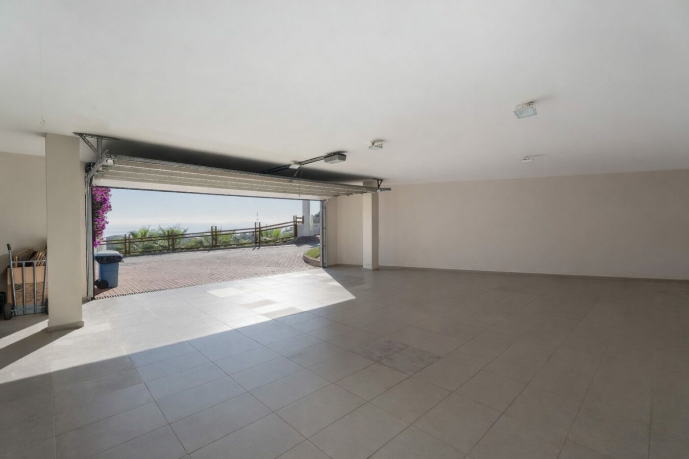 FOR SALE 🏡 Spacious Villa in 24h Gated Community – Benahavís Hills, Benahavís