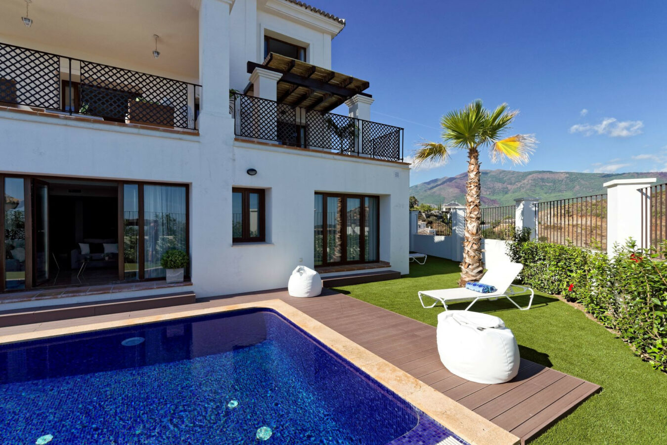 FOR SALE 🏡 Spacious Villa in 24h Gated Community – Benahavís Hills, Benahavís