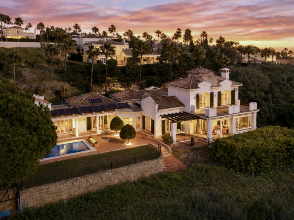 FOR SALE 🏡 Exceptional Andalusian Family Villa – Zona F, Sotogrande