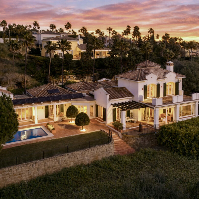 FOR SALE 🏡 Exceptional Andalusian Family Villa – Zona F, Sotogrande