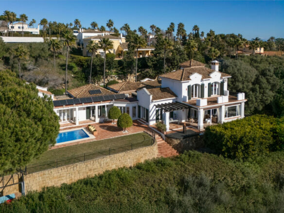 FOR SALE 🏡 Exceptional Andalusian Family Villa – Zona F, Sotogrande
