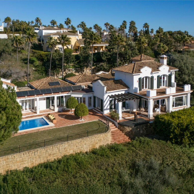 FOR SALE 🏡 Exceptional Andalusian Family Villa – Zona F, Sotogrande