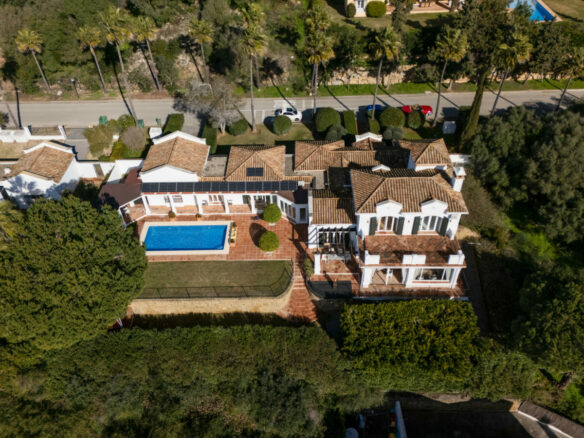 FOR SALE 🏡 Exceptional Andalusian Family Villa – Zona F, Sotogrande