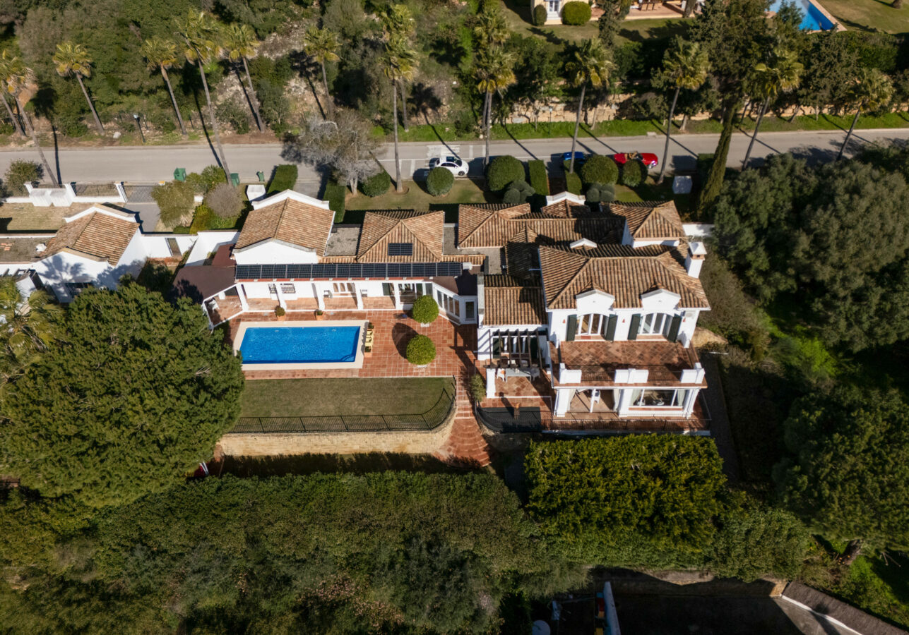 FOR SALE 🏡 Exceptional Andalusian Family Villa – Zona F, Sotogrande