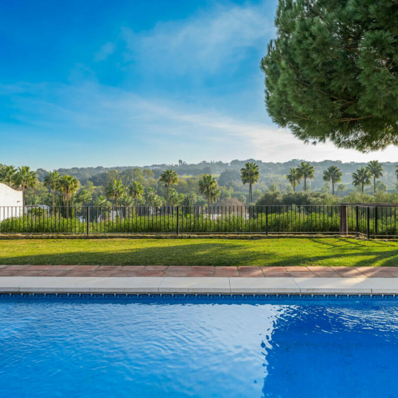FOR SALE 🏡 Exceptional Andalusian Family Villa – Zona F, Sotogrande