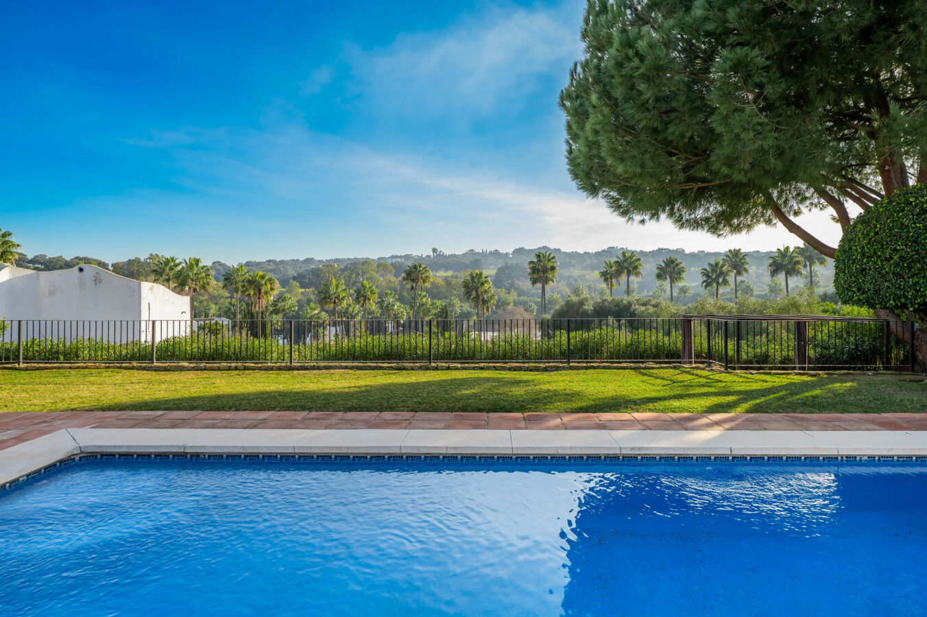 FOR SALE 🏡 Exceptional Andalusian Family Villa – Zona F, Sotogrande