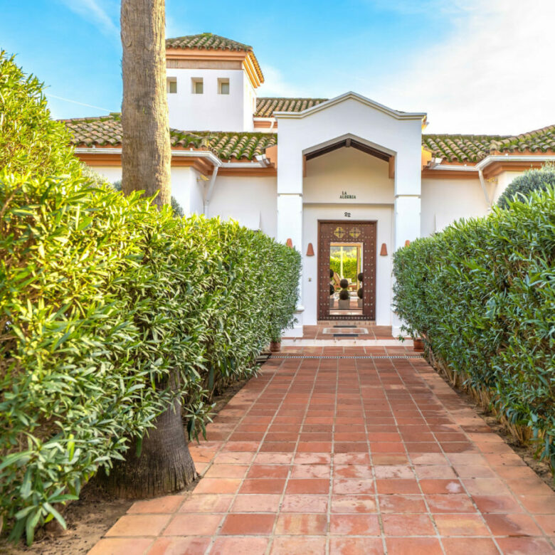FOR SALE 🏡 Exceptional Andalusian Family Villa – Zona F, Sotogrande