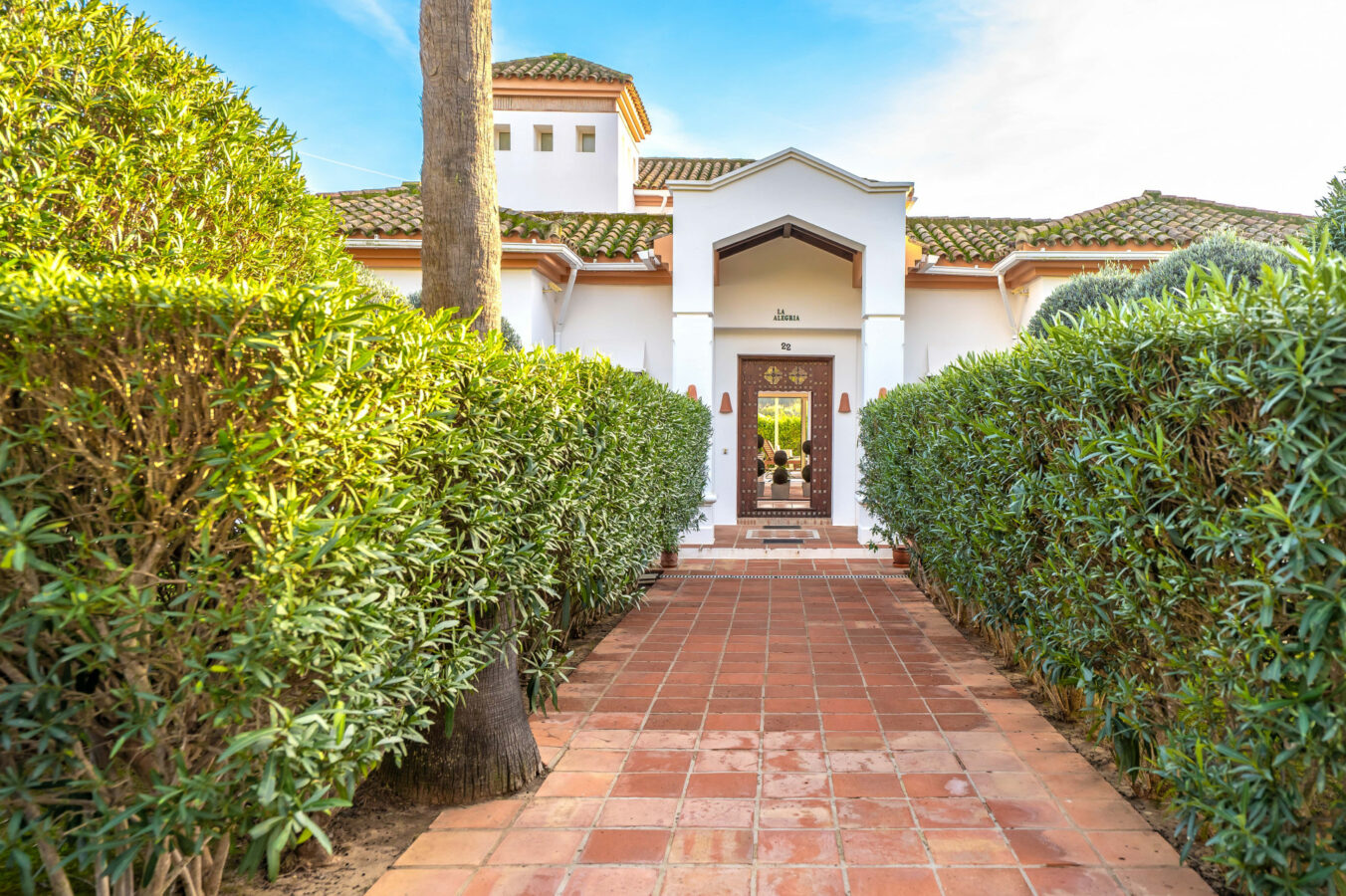 FOR SALE 🏡 Exceptional Andalusian Family Villa – Zona F, Sotogrande