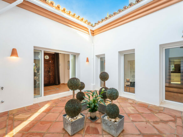 FOR SALE 🏡 Exceptional Andalusian Family Villa – Zona F, Sotogrande