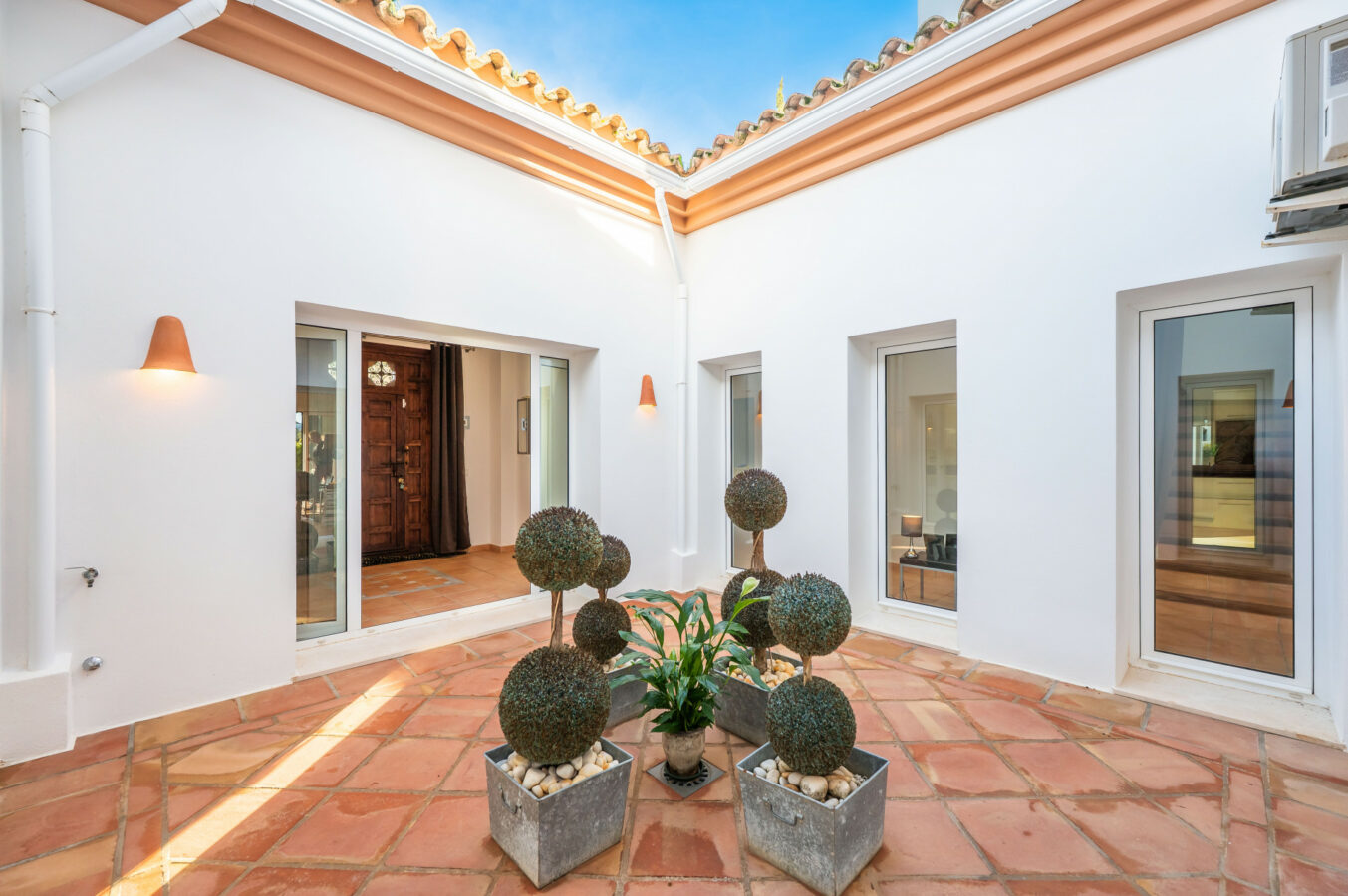 FOR SALE 🏡 Exceptional Andalusian Family Villa – Zona F, Sotogrande