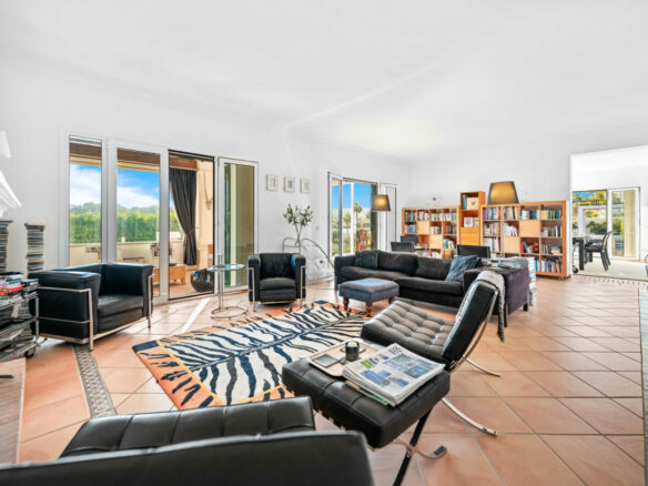 FOR SALE 🏡 Exceptional Andalusian Family Villa – Zona F, Sotogrande