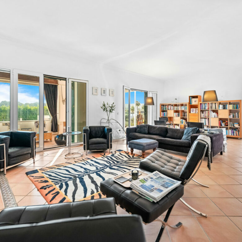 FOR SALE 🏡 Exceptional Andalusian Family Villa – Zona F, Sotogrande