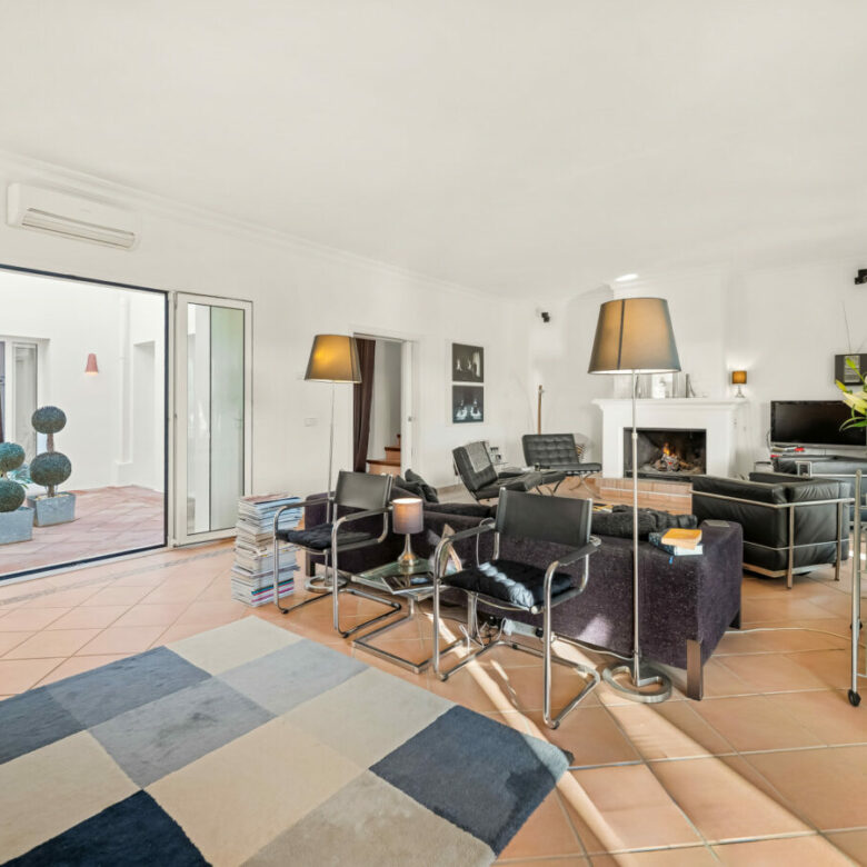 FOR SALE 🏡 Exceptional Andalusian Family Villa – Zona F, Sotogrande