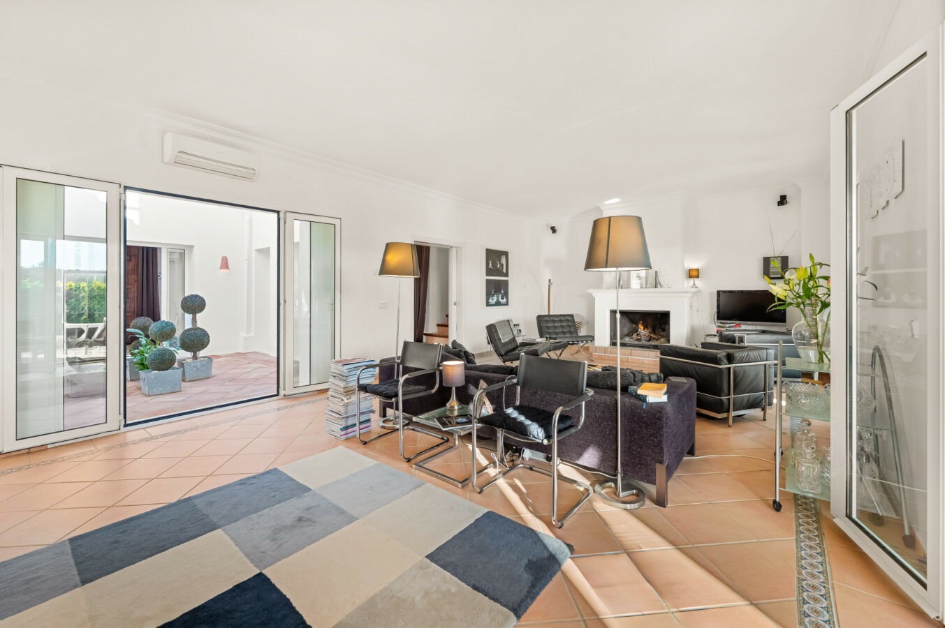 FOR SALE 🏡 Exceptional Andalusian Family Villa – Zona F, Sotogrande
