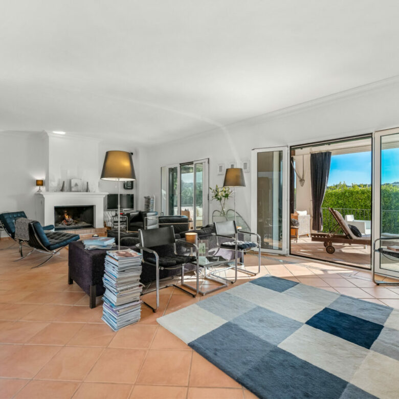 FOR SALE 🏡 Exceptional Andalusian Family Villa – Zona F, Sotogrande