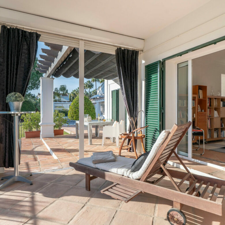FOR SALE 🏡 Exceptional Andalusian Family Villa – Zona F, Sotogrande