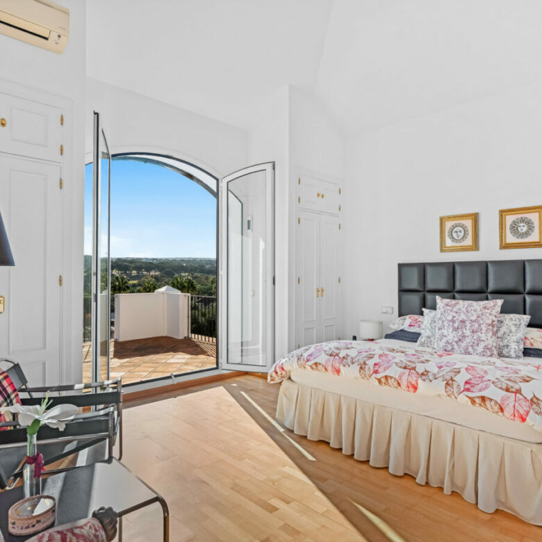 FOR SALE 🏡 Exceptional Andalusian Family Villa – Zona F, Sotogrande