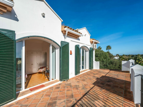 FOR SALE 🏡 Exceptional Andalusian Family Villa – Zona F, Sotogrande