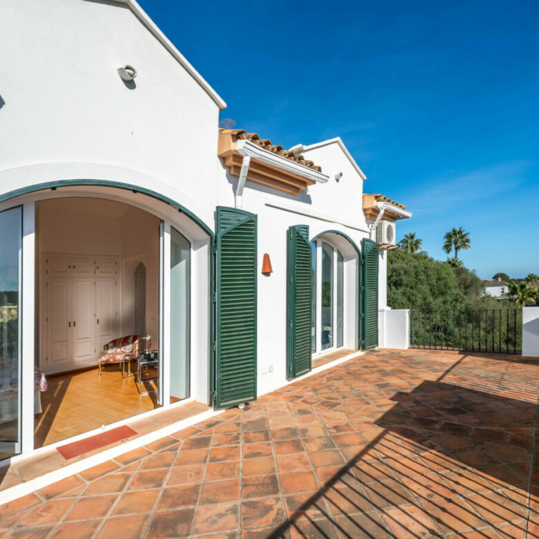 FOR SALE 🏡 Exceptional Andalusian Family Villa – Zona F, Sotogrande