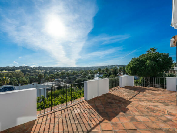 FOR SALE 🏡 Exceptional Andalusian Family Villa – Zona F, Sotogrande