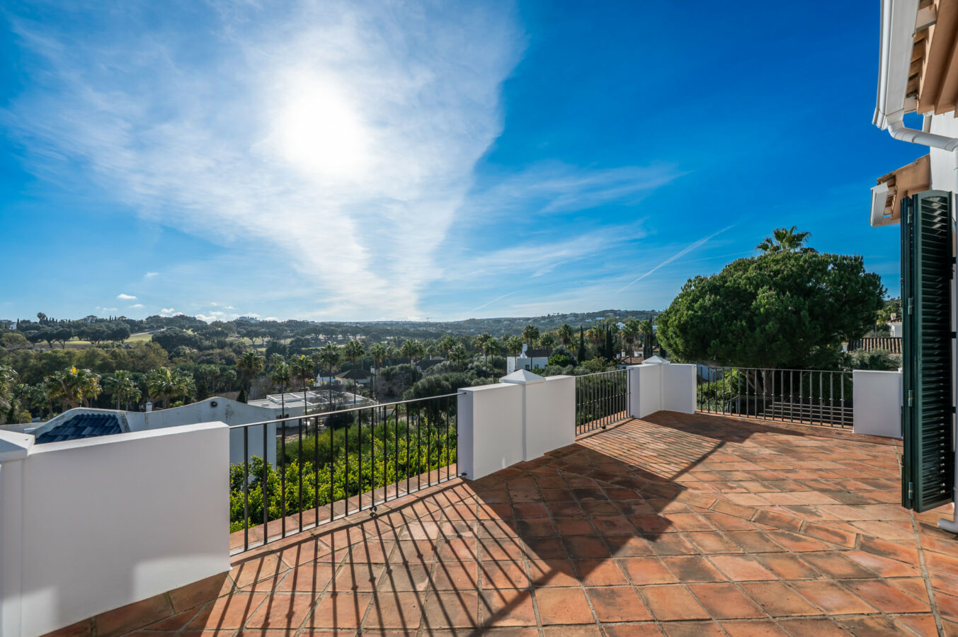 FOR SALE 🏡 Exceptional Andalusian Family Villa – Zona F, Sotogrande