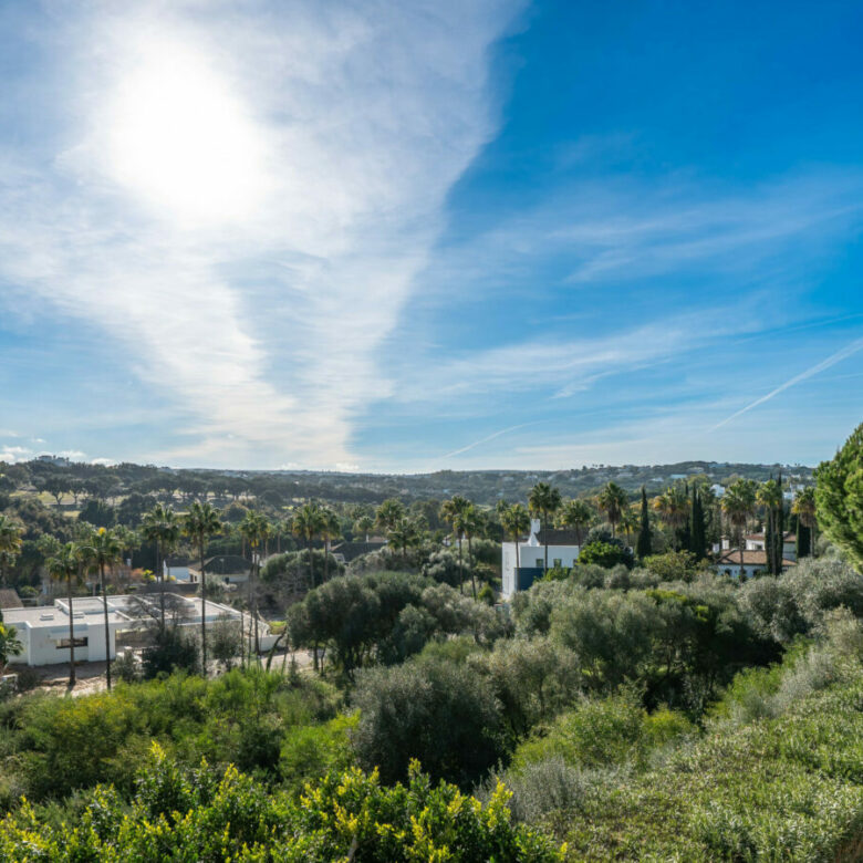 FOR SALE 🏡 Exceptional Andalusian Family Villa – Zona F, Sotogrande