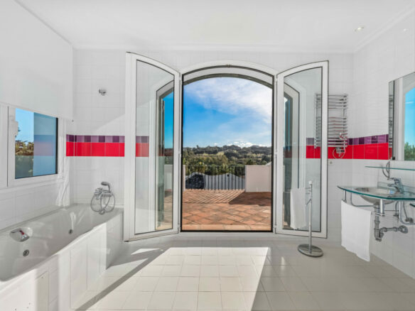 FOR SALE 🏡 Exceptional Andalusian Family Villa – Zona F, Sotogrande