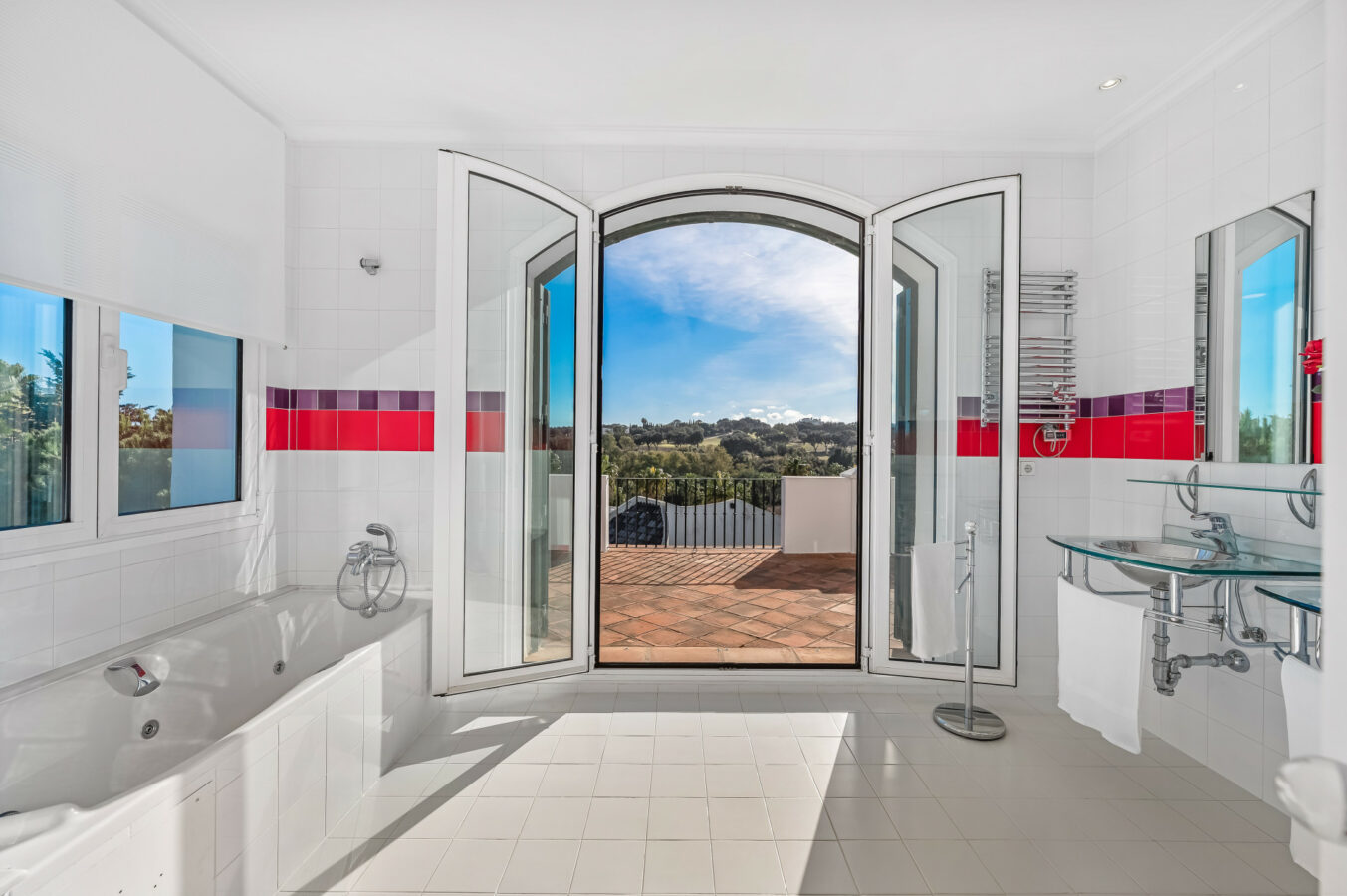 FOR SALE 🏡 Exceptional Andalusian Family Villa – Zona F, Sotogrande