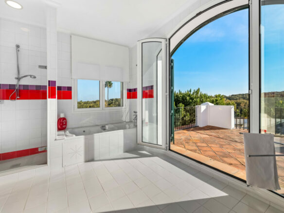 FOR SALE 🏡 Exceptional Andalusian Family Villa – Zona F, Sotogrande