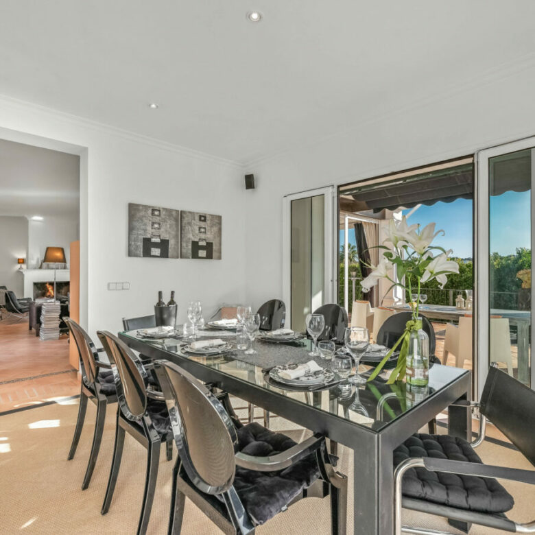 FOR SALE 🏡 Exceptional Andalusian Family Villa – Zona F, Sotogrande