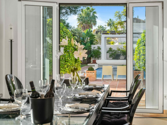 FOR SALE 🏡 Exceptional Andalusian Family Villa – Zona F, Sotogrande