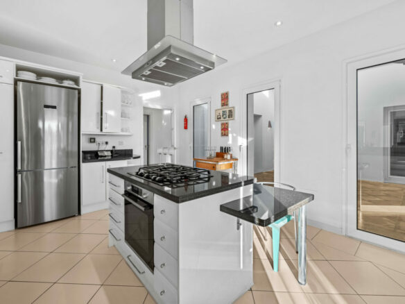 FOR SALE 🏡 Exceptional Andalusian Family Villa – Zona F, Sotogrande