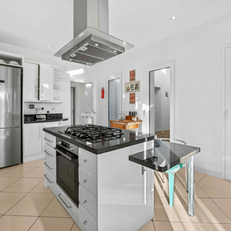 FOR SALE 🏡 Exceptional Andalusian Family Villa – Zona F, Sotogrande