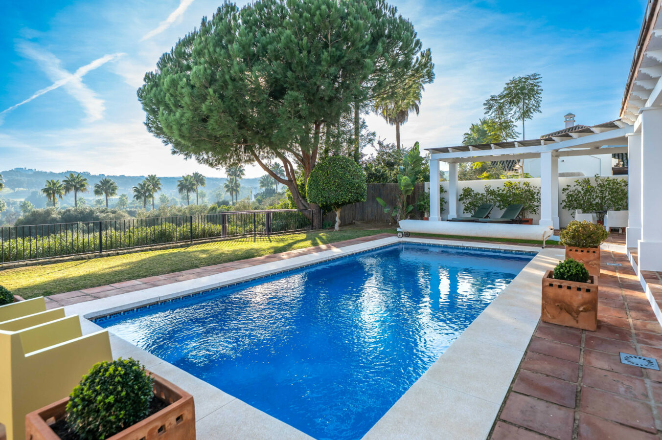 FOR SALE 🏡 Exceptional Andalusian Family Villa – Zona F, Sotogrande